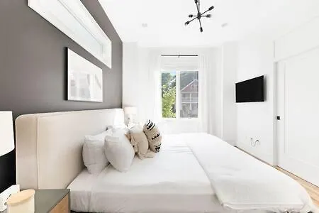 ナッシュビル The Hadley House - Cozy Porch & Fenced In Backyardヴィラ 0*,  米国