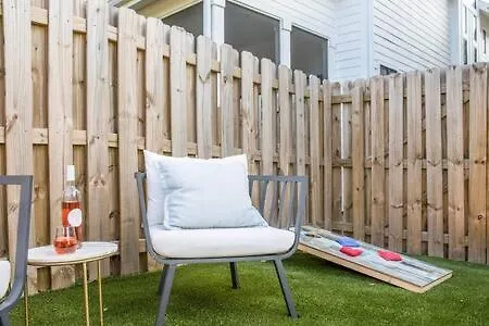 Holiday home The Hadley House - Cozy Porch & Fenced In Backyard Villa Nashville